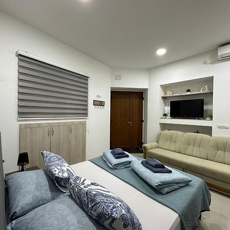 Studio Apartment In Old Town- With Parking โมสตาร์ ภายนอก รูปภาพ
