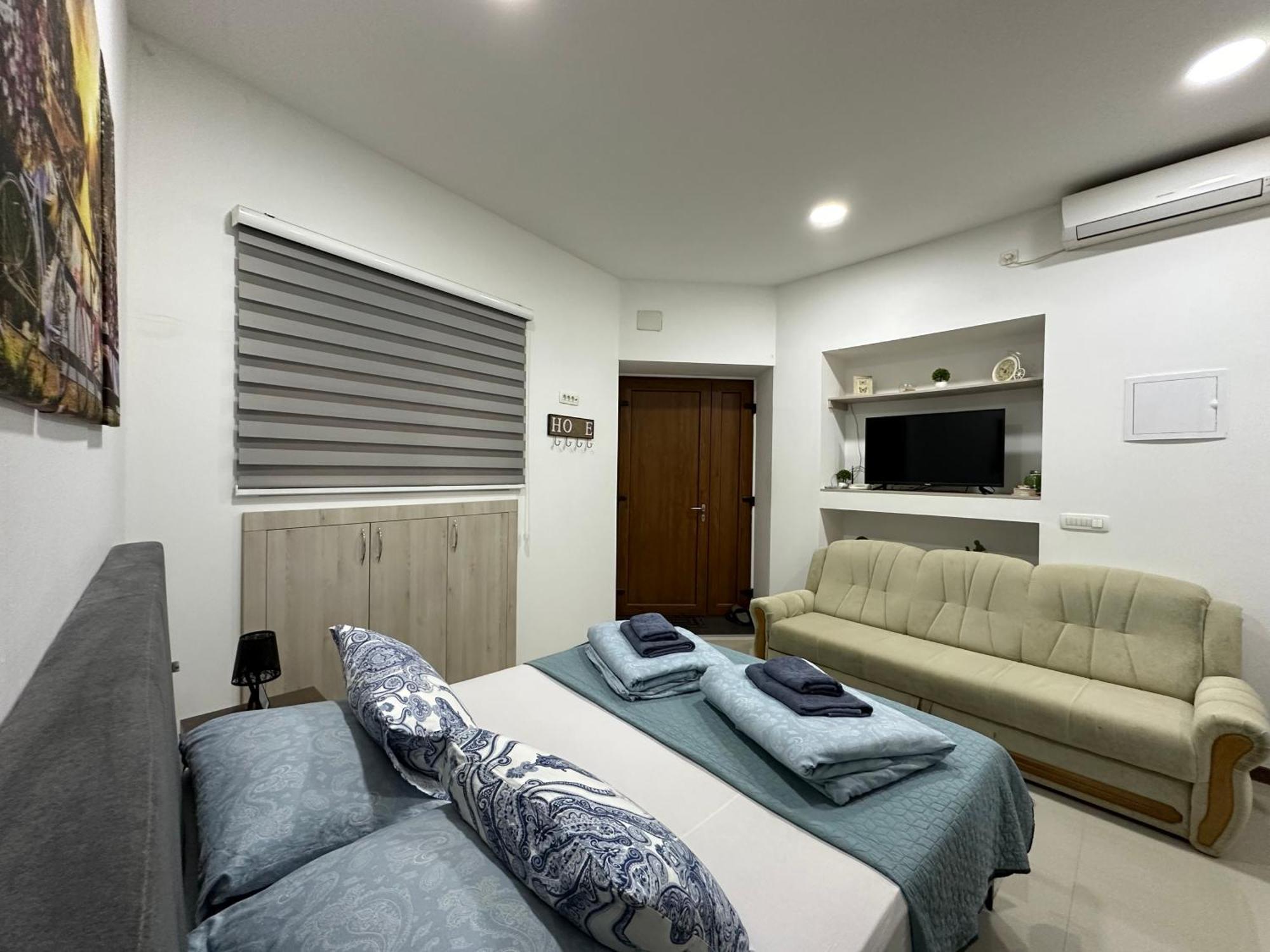 Studio Apartment In Old Town- With Parking โมสตาร์ ภายนอก รูปภาพ