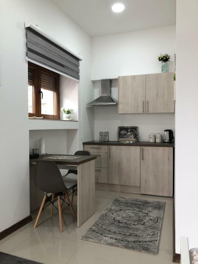 Studio Apartment In Old Town- With Parking โมสตาร์ ภายนอก รูปภาพ